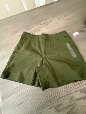 GAP Women’s Olive Green Downtown Khaki Shorts
